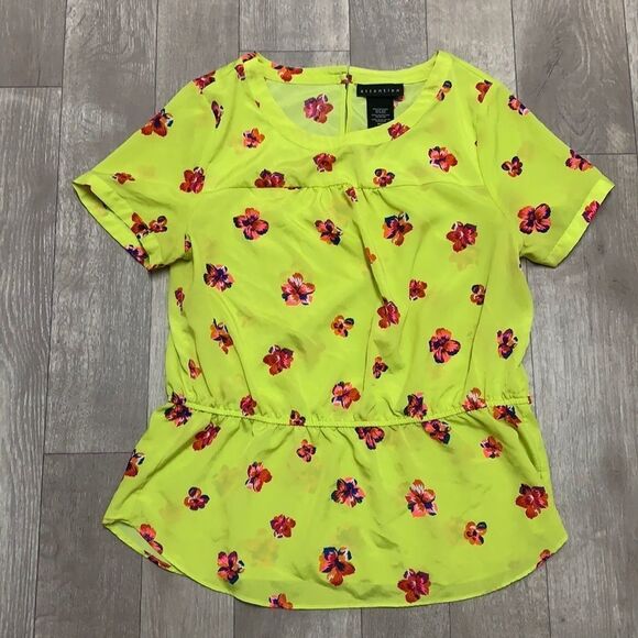 attention Tops - Womens Attention Shortsleeve Floral Shirt‎